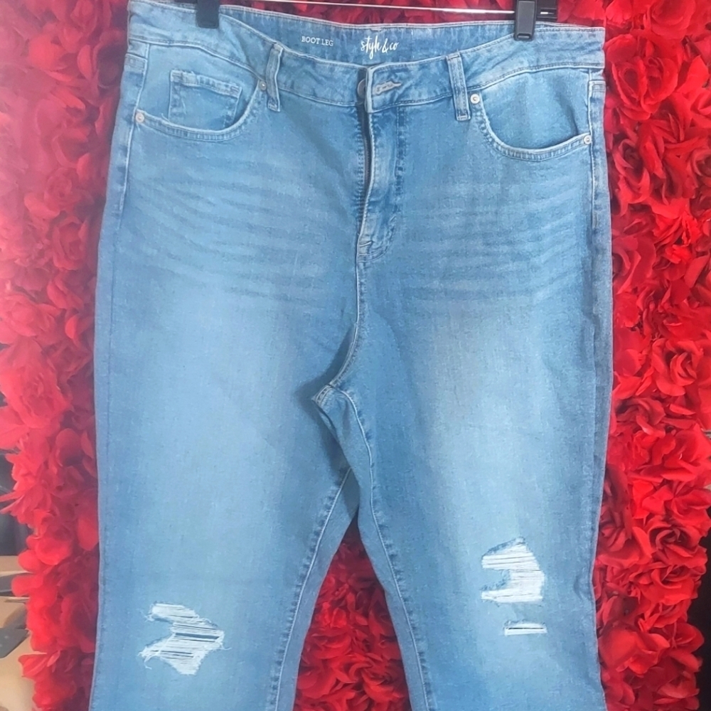 Levis Women's Bootcut Jeans with Frayed Spots Size 18 NWOT